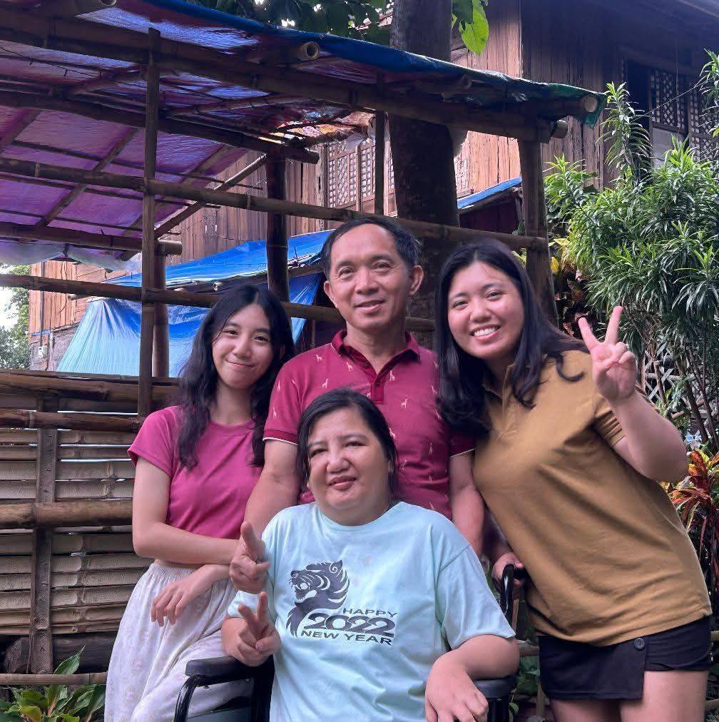 Mom, Dad, Selina, and Maria, the family behind Akaiin